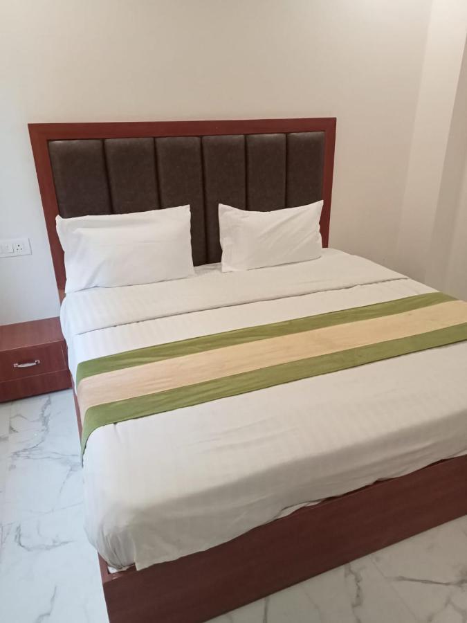 Hotel Kaushik Palace Haridwār Extérieur photo